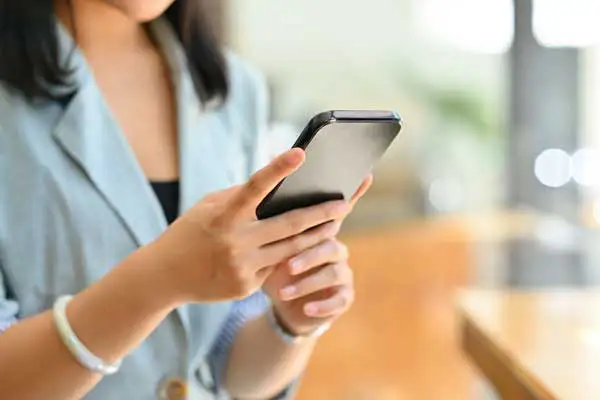 Young woman using her phone to call